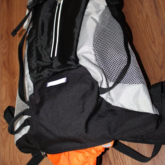 Bike/Motorcycle Sports Backpack (BLACK) - Reflective Trim - Elastic Rain Cover - Picture 4 of 6